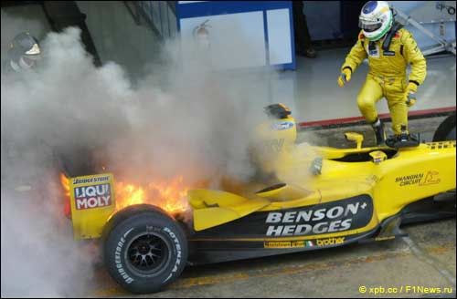 На Гран При Бразилии 2003 года Jordan Джанкарло вспыхнул почти сразу после завершения гонки - но прежде успел привезти своего пилота к победе