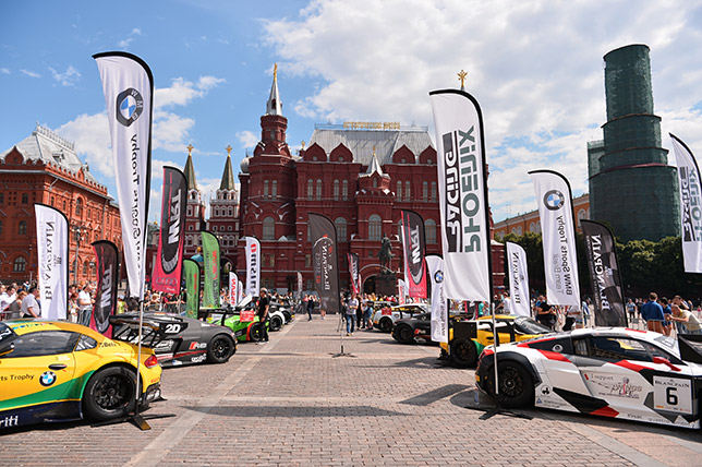 Машины Blancpain на Манежной площади в Москве