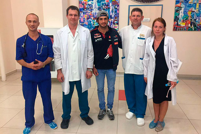 Карлос Сайнс и врачи сочинской больницы