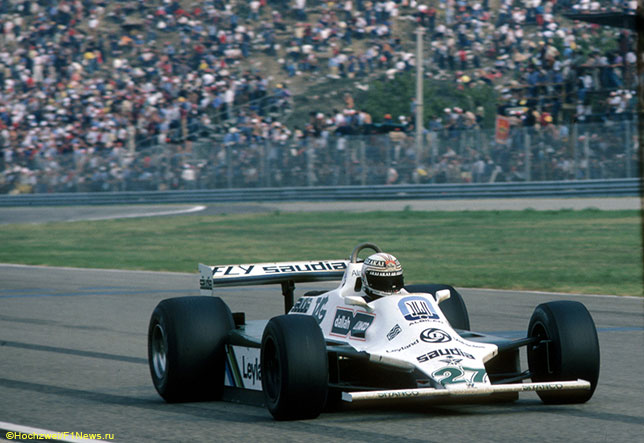 Алан Джонс на трассе Гран При Италии в Имоле, где он финишировал 2-м, 1980 год