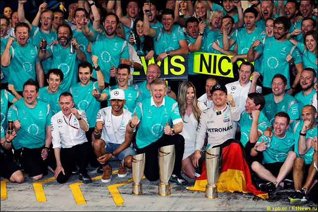 В Mercedes празднуют победный дубль и титул