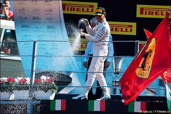Подиум Гран При Италии 2015. Льюис Хэмилтон