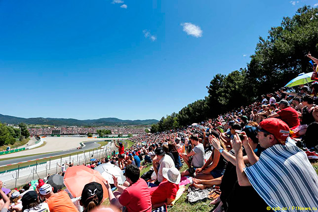 Зрители на трибунах свободного размещения на Гран При Испании