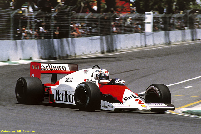 Ален Прост за рулём McLaren с двигателем TAG Porsche в 1985 году