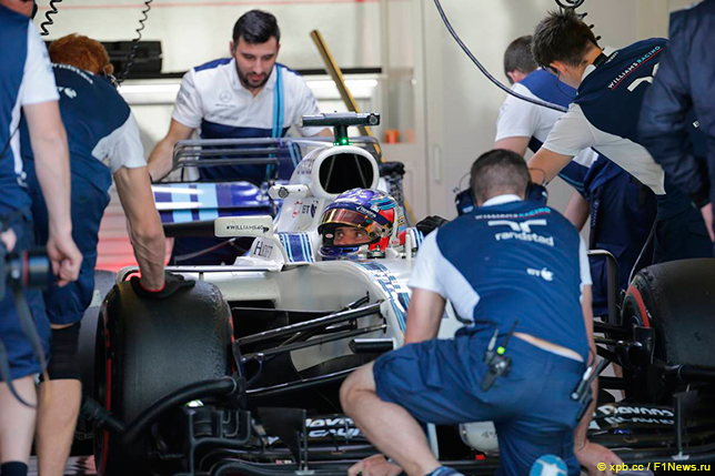 Сергей Сироткин за рулём Williams FW40 на тестах в Абу-Даби