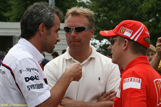 Справа налево: Кими Райкконен, Джей-Джей Лехто и Беат Цендер, ветеран Sauber, Гран При Франции, 2008 год