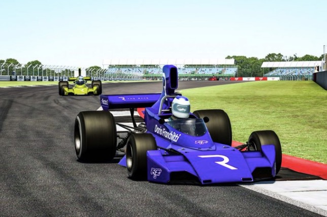 Дарио Франкитти лидирует за рулём исторической машины Brabham на виртуальном Сильверстоуне