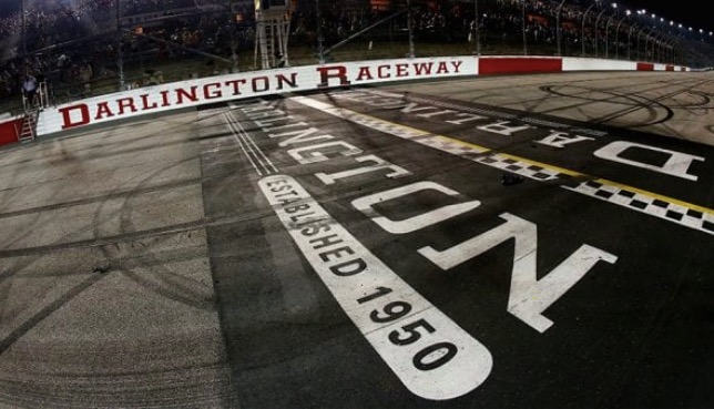 Сезон в NASCAR возобновится на овальном автодроме в Дарлингтоне, фото пресс-службы серии
