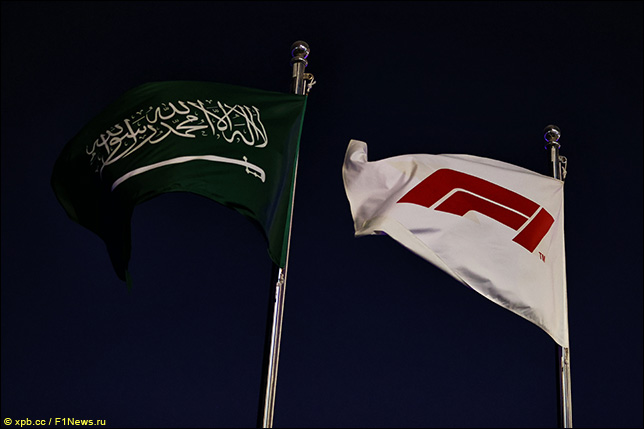 Флаги Саудовской Аравии и Формулы 1