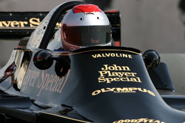 Марио Андретти за рулём Lotus 79 во время показательных заездов в Бахрейне, 2010 год, фото XPB