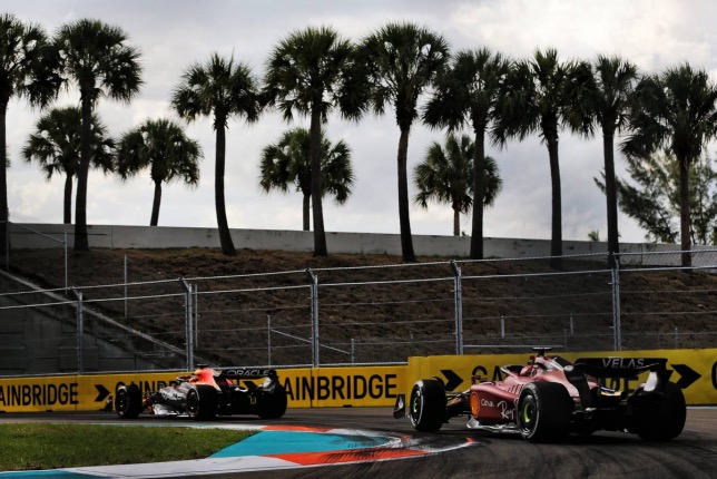 Машины Red Bull Racing и Ferrari на трассе Гран При Майми, фото XPB