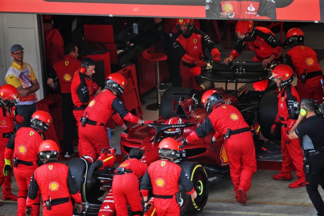 Боксы Ferrari в дни гоночного уик-энда, фото XPB