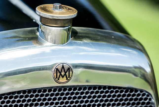Оригинальный логотип Aston Martin
