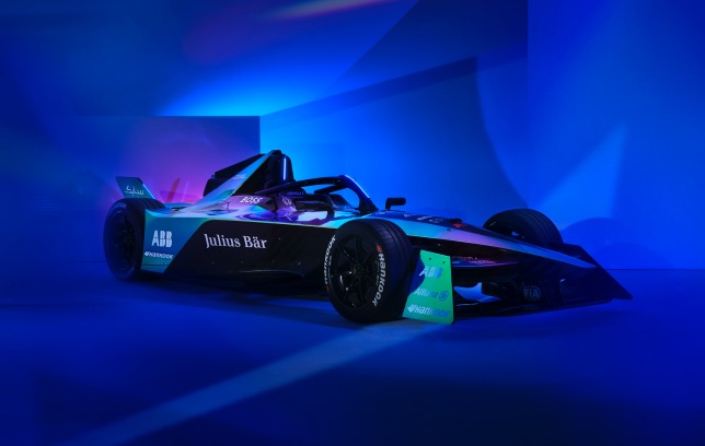 Банк Julius Baer останется партнёром Формулы E до 2026 года