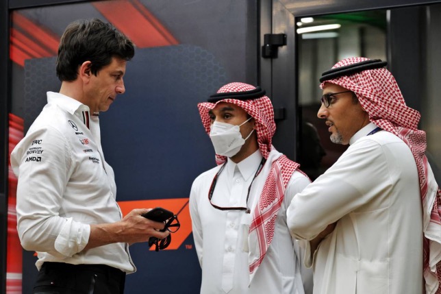 Принц Халид Бин Султан Аль-Файсал (справа) и Тото Вольфф на Гран При Саудовской Аравии, фото XPB
