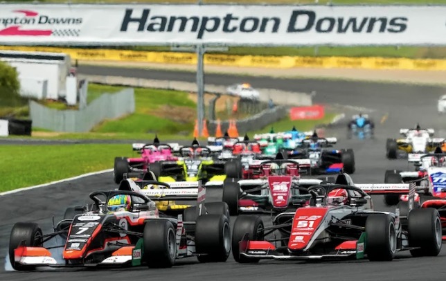 Чарли Вурц лидирует во второй гонке уик-энда, фото пресс-службы Formula Regional Oceania
