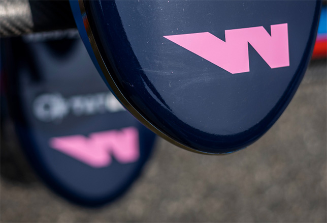 Логотипы W Series на носовых обтекателях машин, фото пресс-службы серии