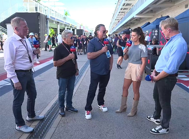 Майкл (в центре) и Марио Андретти во время интервью Sky Sports