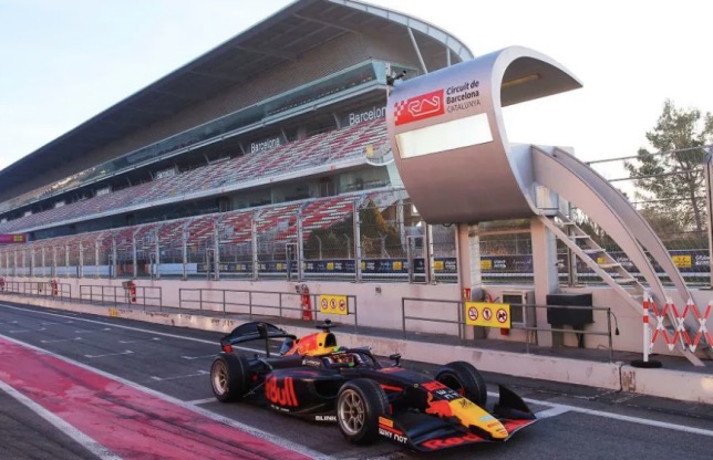 Машина Формулы 2 на автодроме в Барселоне, фото пресс-службы Ф2