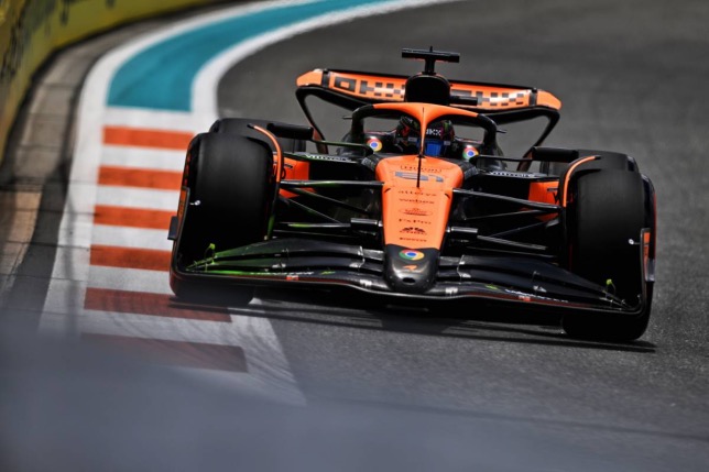 Оскар Пиастри за рулём McLaren MCL38 на трассе в Майами, фото XPB