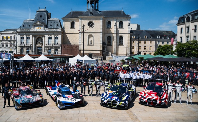 Команда BMW в центре Ле-Мана, фото пресс-службы BMW M Motorsport