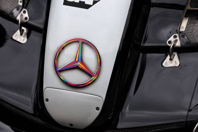 Переднее крыло Mercedes W15