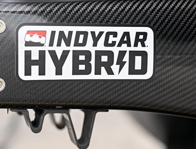В IndyCar дебютировали гибридные силовые установки