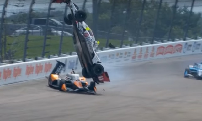 Видео: Яркая авария на последнем круге гонки IndyCar