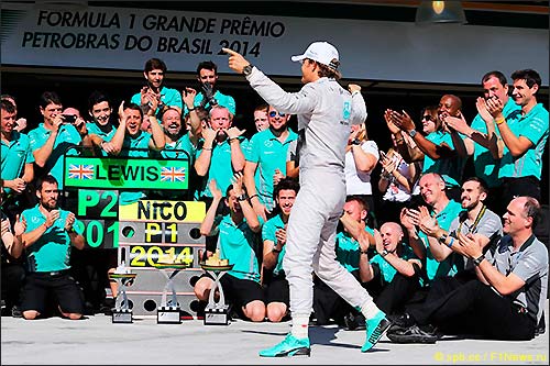 Mercedes празднует дубль в Гран При Бразилии 2014