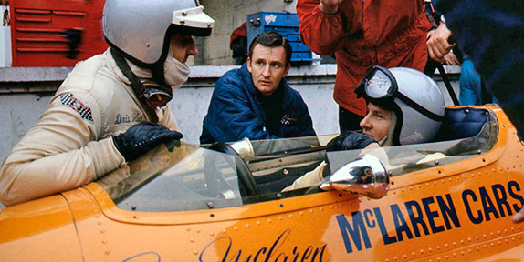 Денни Халм и Брюс Макларен на Гран При Мексики 1969 года. Фото McLaren
