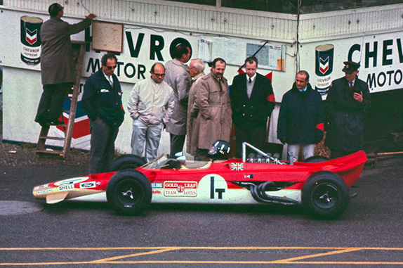 Грэм Хилл за рулём экспериментальной полноприводной Lotus 63 на Гран При Нидерландов 1969 года