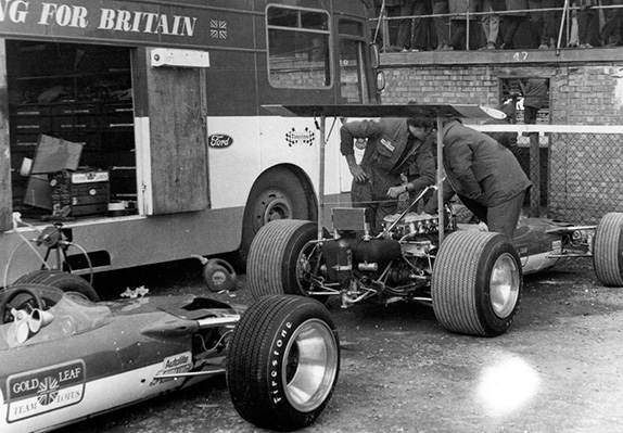 Lotus 49B с двигателем Cosworth в Сильверстоуне, 1969 год