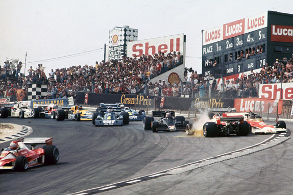 Авария на первом круге Гран При Великобритании 1976 года. Фото McLaren