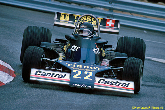 Жаки Икс на Гран При Монако 1977 года (в шлеме Регаццони)