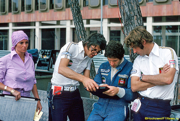 Памела Шектер, Питер Уорр и Джоди Шектер на Гран При Монако 1977 года