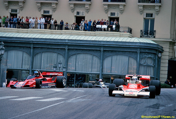 Борьба Масса и Штука на первых кругах Гран При Монако 1977 года