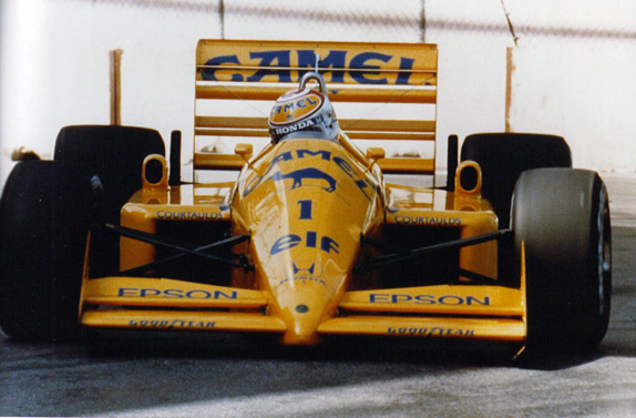 Действующий чемпион Нельсон Пике за рулём Lotus на Гран При Детройта 1988 года
