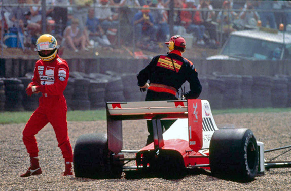 Айртон Сенна сходит на Гран При Великобритании 1989 года. Фото McLaren