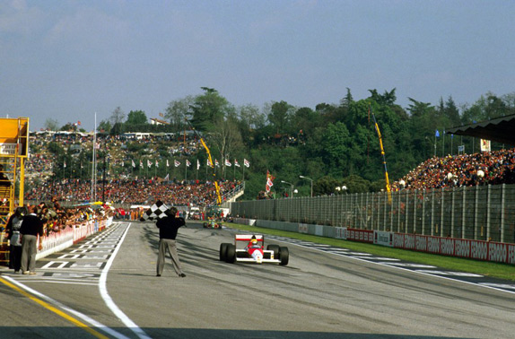 Айртон Сенна выигрывает Гран При Сан-Марино 1989 года