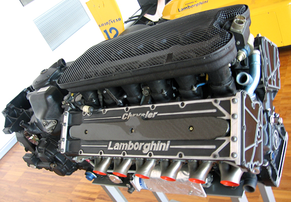 Мотор Lamborghini V12, созданный специально для тестов с McLaren