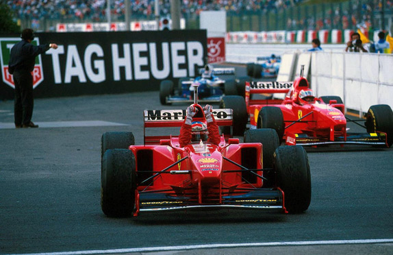 Михаэль Шумахер после победы на Гран При Японии 1997 года