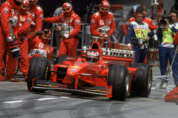 Пит-стоп Михаэля Шумахера на Гран При Испании 1998 года. Фото Ferrari