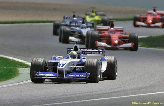 Ральф Шумахер лидирует после старта на Гран При Франции 2001 года