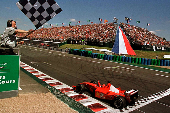 Михаэль Шумахер выигрывает Гран При Франции 2001 года