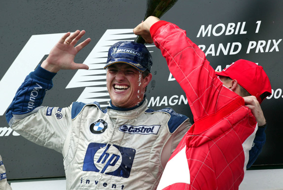 Ральф и Михаэль Шумахеры на подиуме Гран При Франции 2003 года