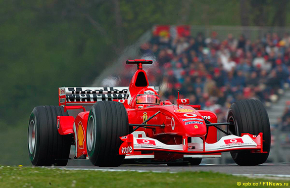 Ferrari F2002B Михаэля Шумахера на квалификации Гран При Сан-Марино 2003 года