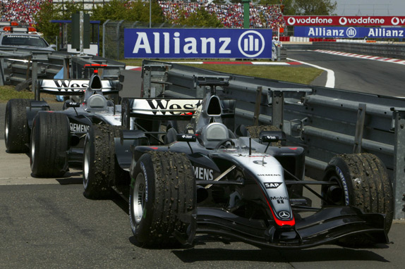 Итогом Гран При Европы 2004 года для McLaren стал очередной двойной сход