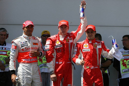 Слева направо: Льюис Хэмилтон (McLaren Mercedes), Кими Райкконен (Ferrari), Фелипе Масса (Ferrari)