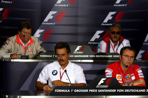 Слева направо: Норберт Хауг (Mercedes), Марио Тайссен (BMW Sauber), Виджей Малья (Force India), Стефано Доменикали (Ferrari)