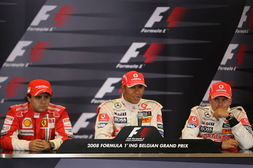Слева направо: Фелипе Масса (Ferrari), Льюис Хэмилтон (McLaren Mercedes), Хейкки Ковалайнен (McLaren Mercedes)